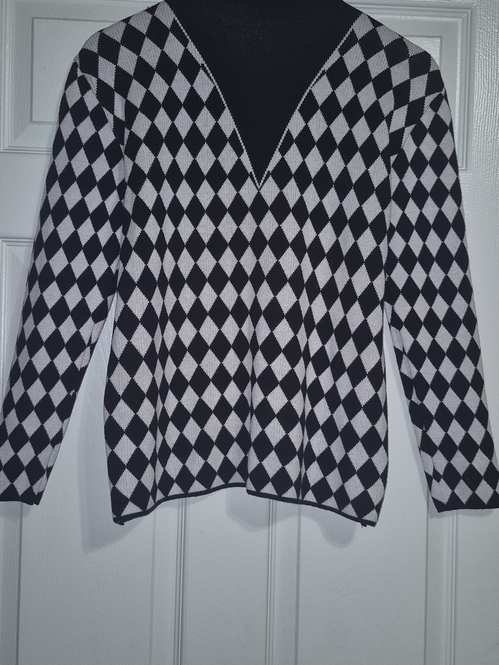 Black and White Diamond-Pattern V-Neck Women’s Sweater
